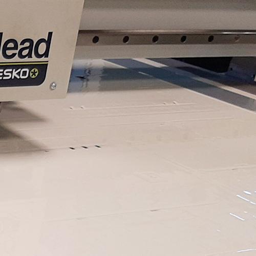 Kongsberg taglio marchitalia plotter veasy PET