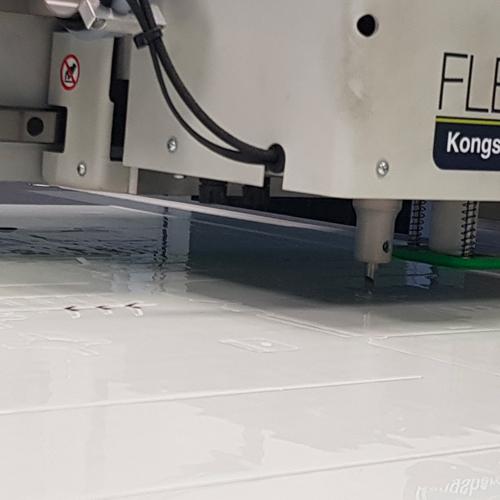 Kongsberg taglio marchitalia plotter veasy PET