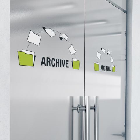 Prespaziato su porta a vetri Prespaziato su porta a vetri